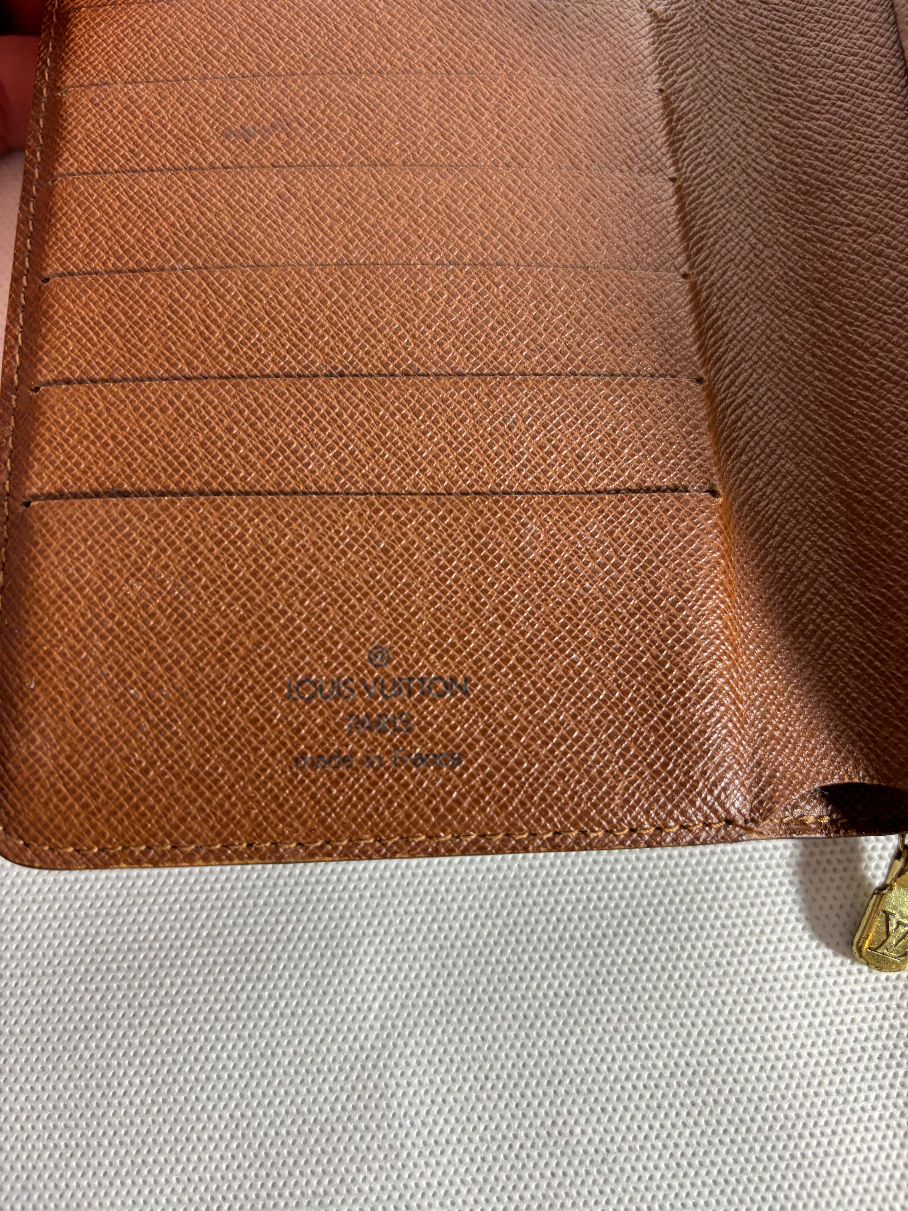 Portefeuille compact zippé monogram à deux volets Grande taille Louis Vuitton