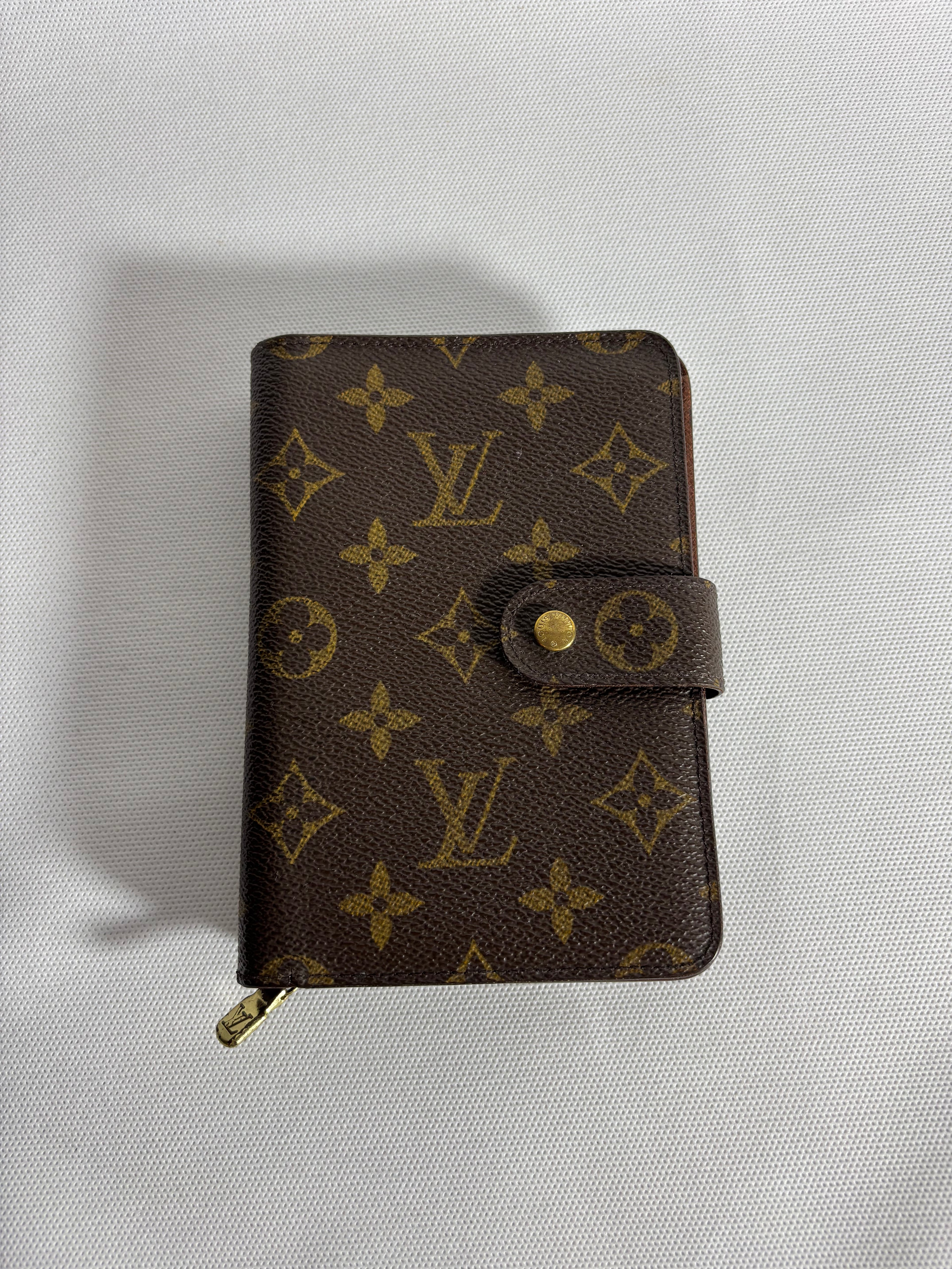 Portefeuille compact zippé monogram à deux volets Grande taille Louis Vuitton