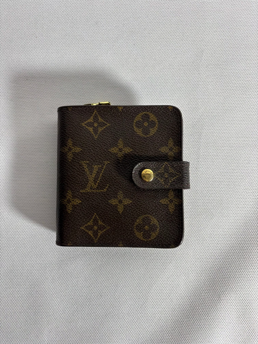 Portefeuille compact zippé monogram à deux volets Louis Vuitton