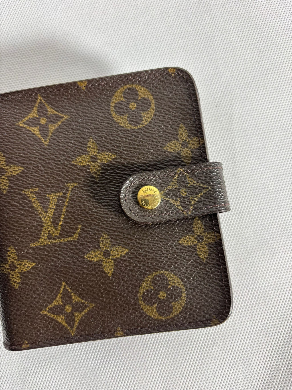 Portefeuille compact zippé monogram à deux volets Louis Vuitton