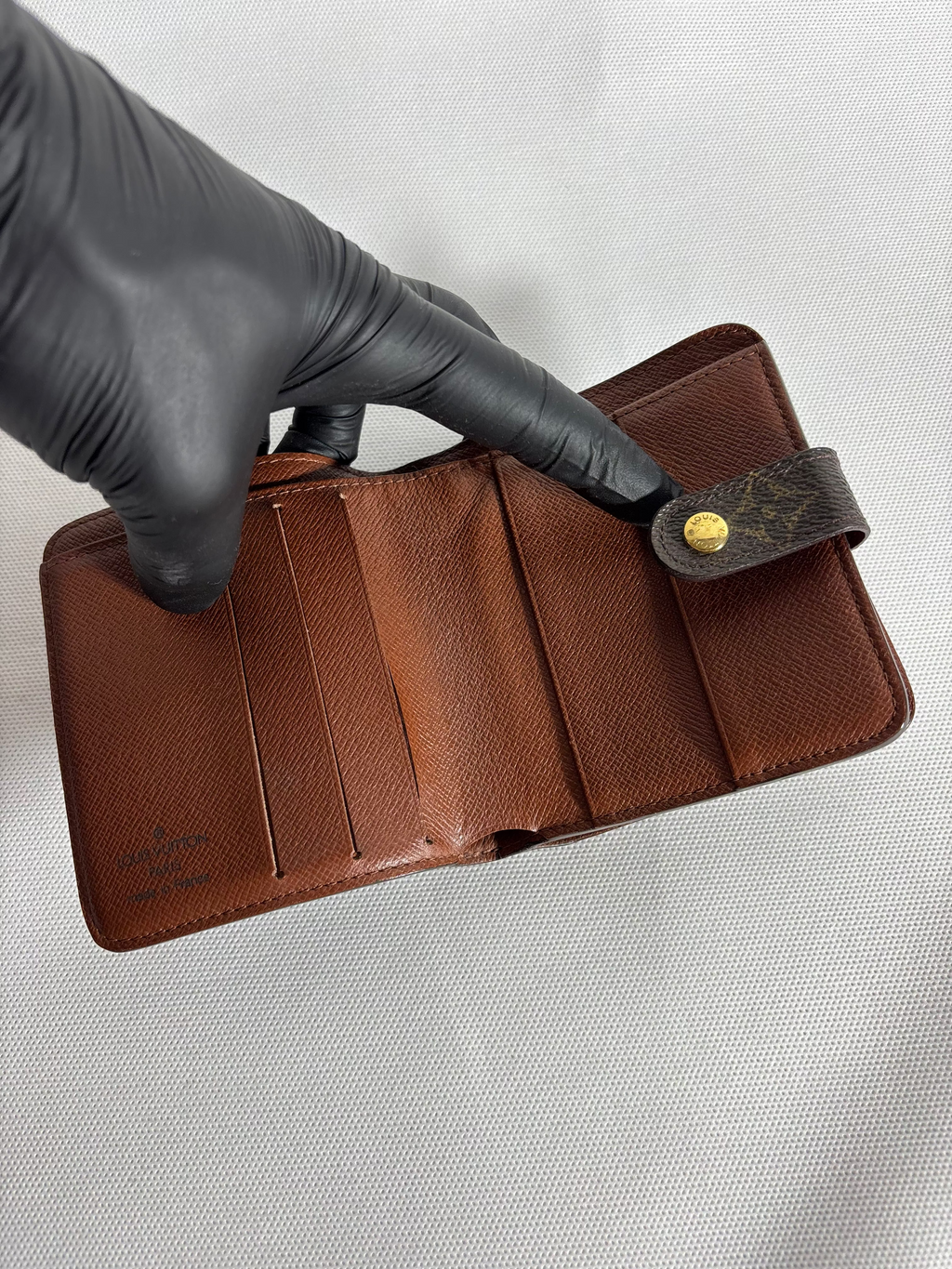 Portefeuille compact zippé monogram à deux volets Louis Vuitton