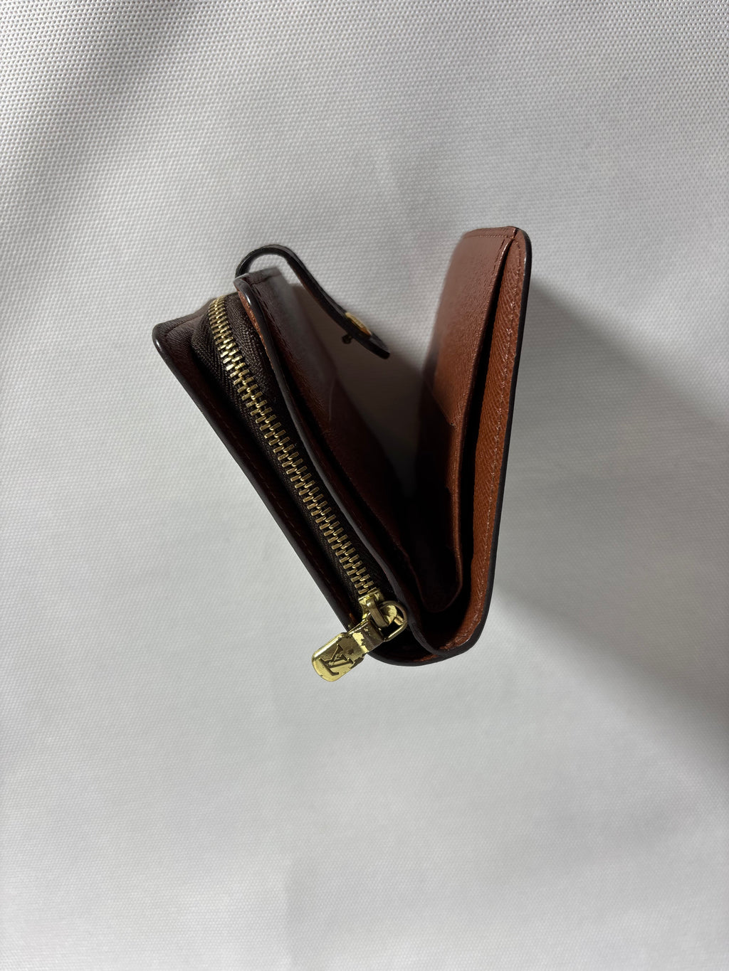 Portefeuille compact zippé monogram à deux volets Louis Vuitton